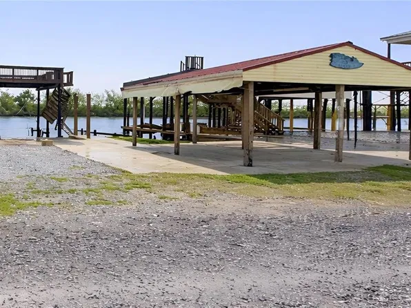 7481 Edgewater Dr, Chauvin, LA 70344