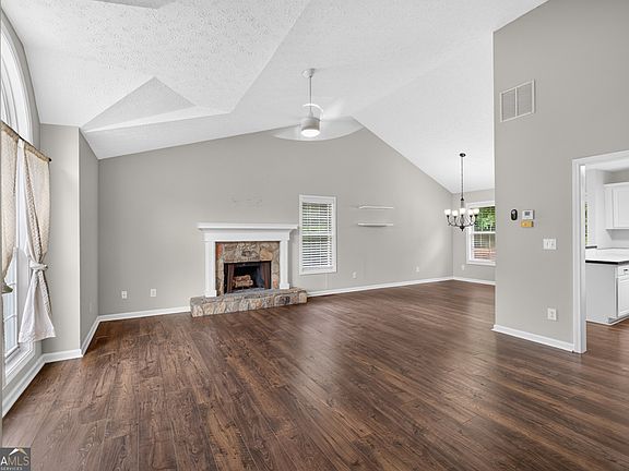 3rd image of 424 Southern Hills Dr