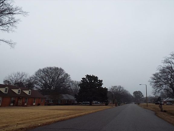 4th image of 1348 Oakwood Dr