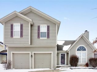 16312 S Lennox Ct, Olathe, KS 66062