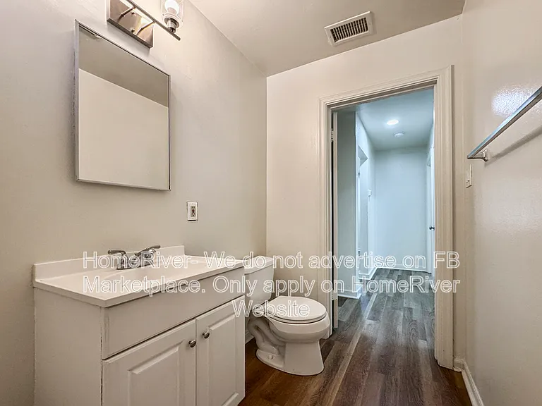 2336 Darwin St — Photo 12