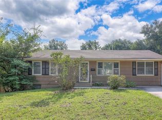 703 W Colonel Dr, Independence, MO 64050