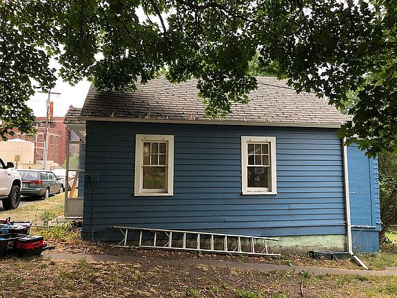 5th image of 415 NE Gray Ln