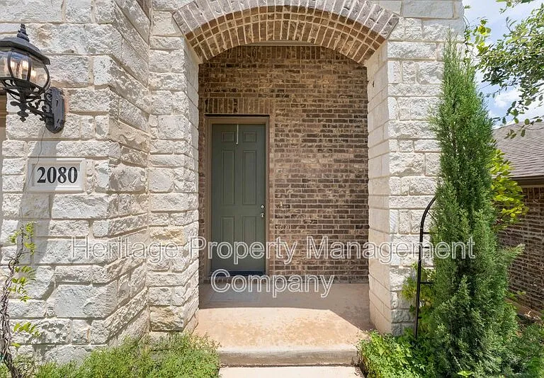 2080 Cowan Dr — Photo 3