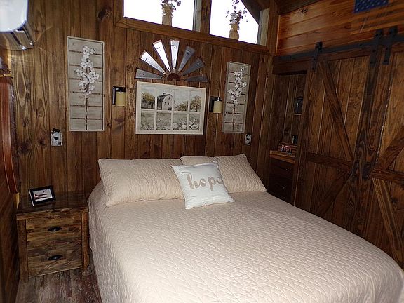 4th image of 189 Stag Leap Dr