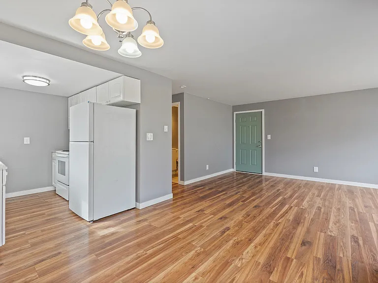 4028 S Lawrence St #E — Photo 5