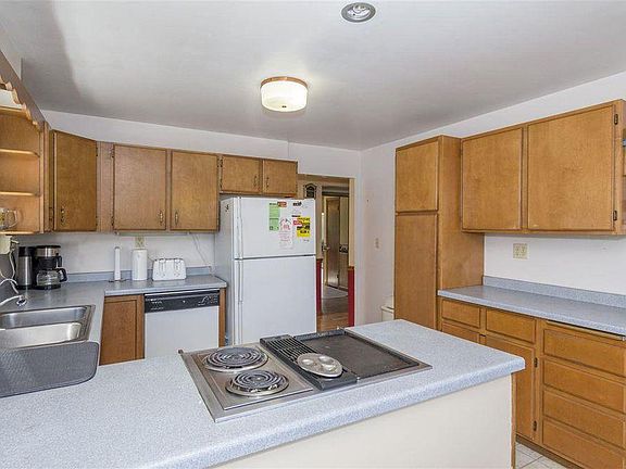 4th image of 807 E Skyline Pkwy