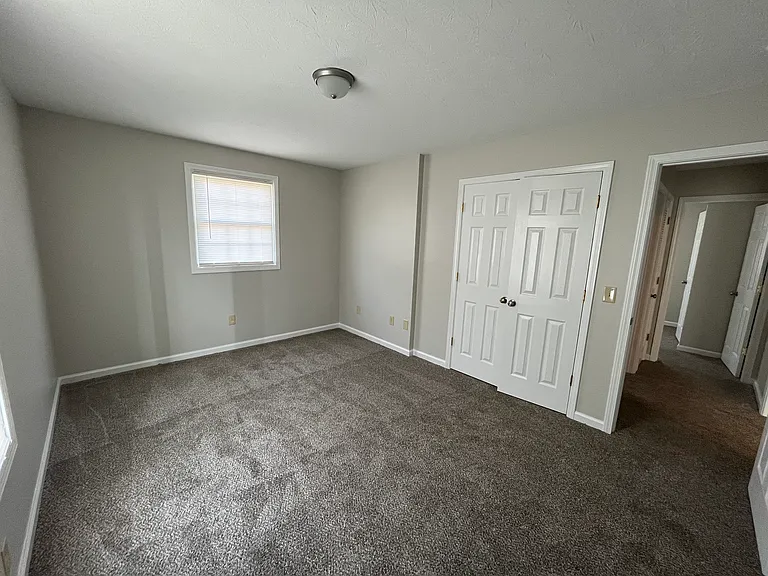 920 E Main St — Photo 9