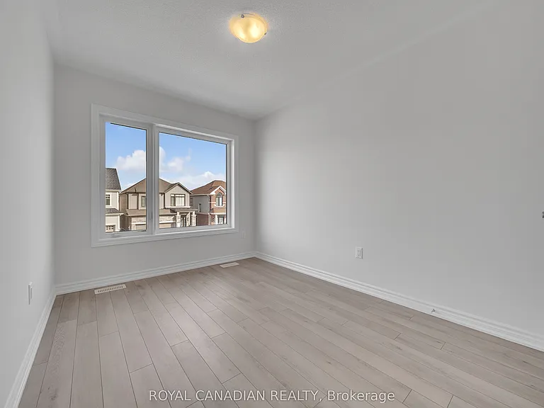 21 Tamworth Ter — Photo 30