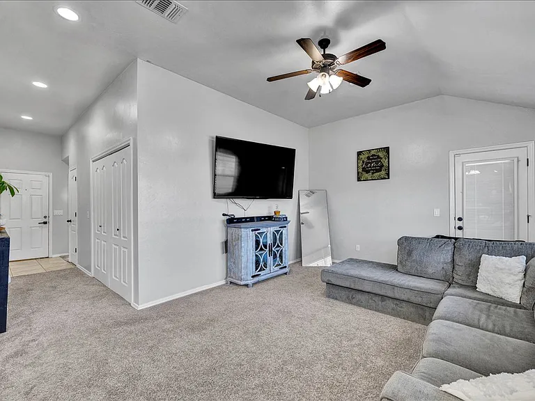 8601 SW 45th Ter — Photo 5