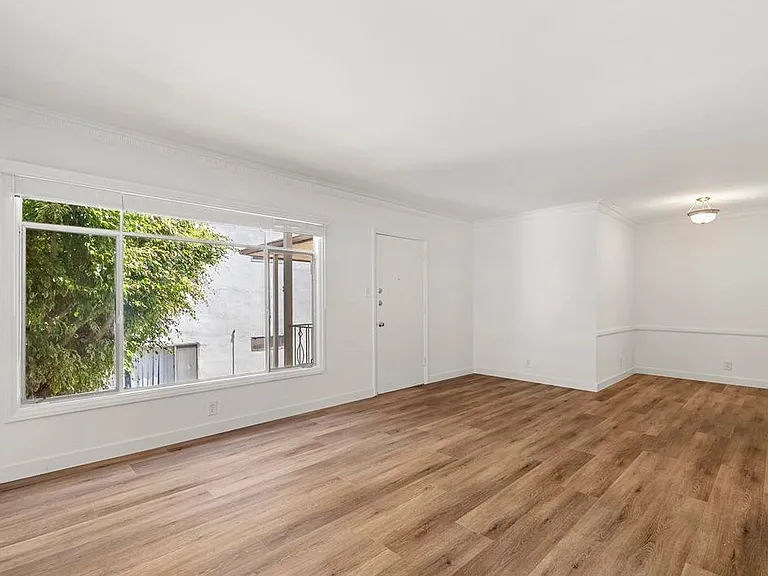 349 N Palm Dr #6 — Photo 7