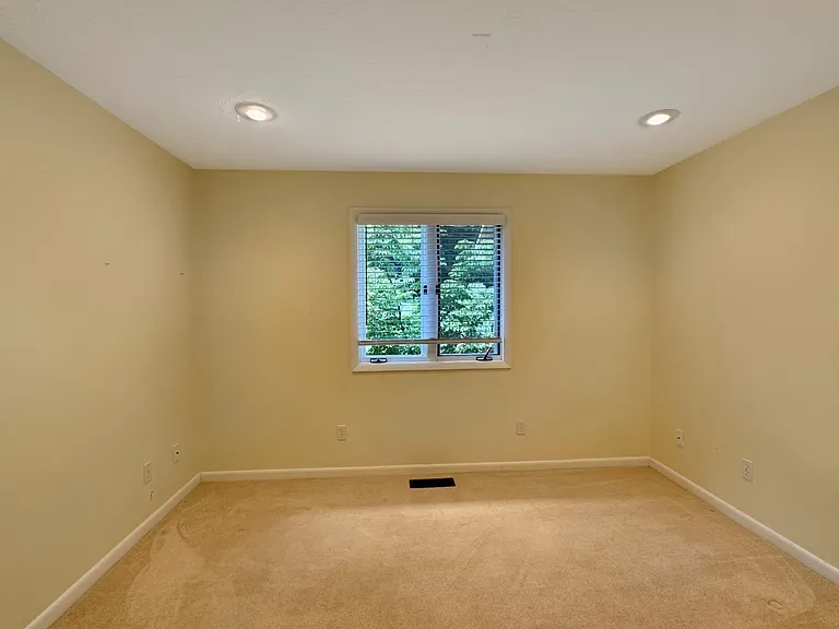 104 Lee Ave — Photo 12