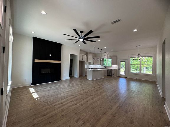 2nd image of 6716 N Detonti Rd
