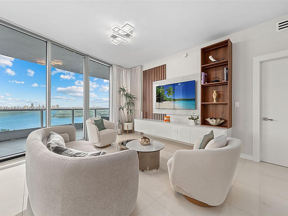 3rd image of 900 Biscayne Blvd APT 2506