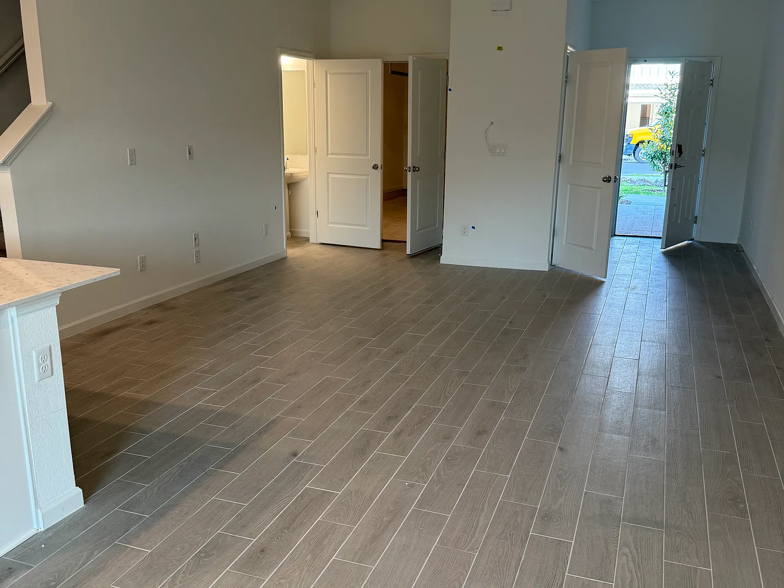 3 bed, 2.5 bath, 1707 sqft, $2,050 — Photo 2