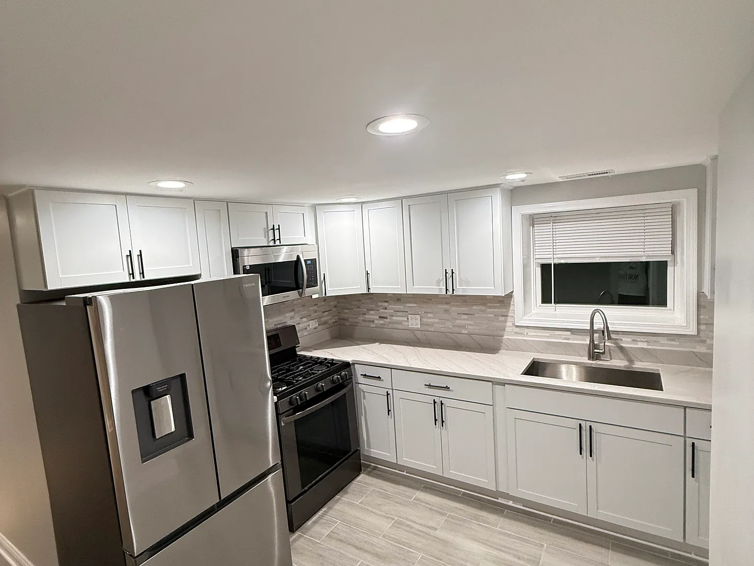 2952 N Nagle Ave — Photo 3