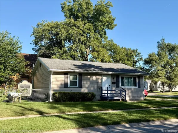 2024 14th St, Port Huron, MI 48060