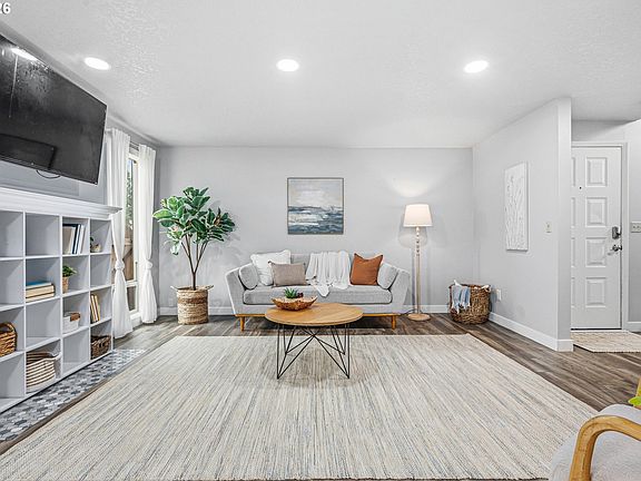 3rd image of 20464 SW Rosa Dr