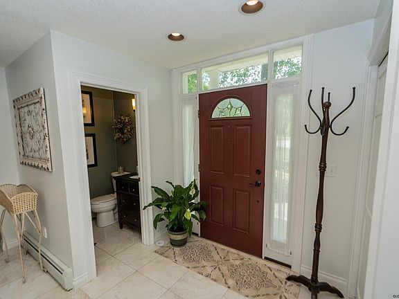 4th image of 6 Country Squire Ct