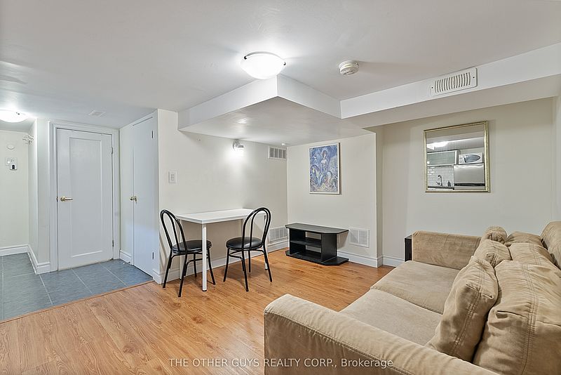 Toronto House for rent - 2 Bedrooms — photo 5