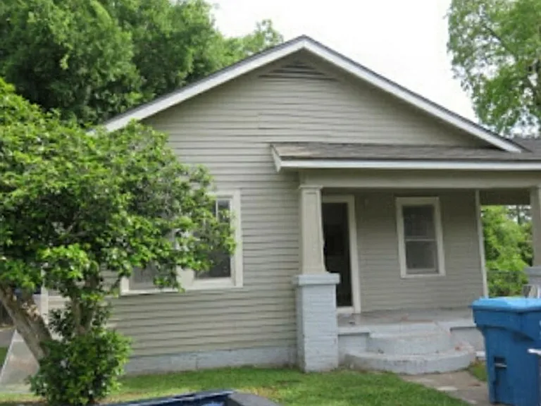 223 Sampson Ave — Photo 1