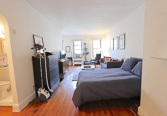 2nd image of 152 W 20th St APT 4A