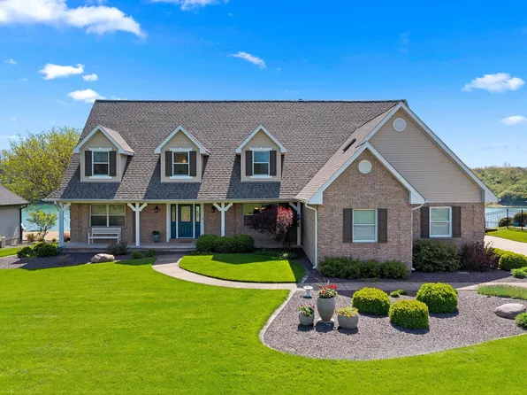 2008 Susan Hope Dr, Pekin, IL 61554