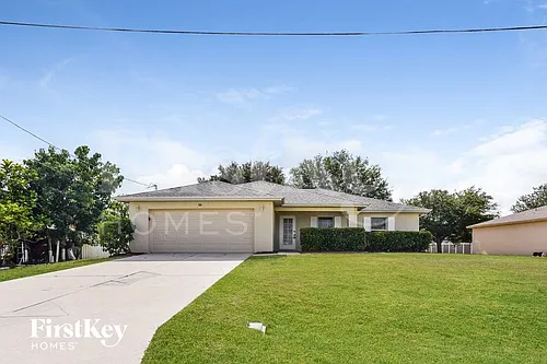 1211 NW 12th Pl Photo 1