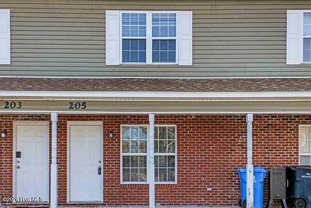 1st image of 205 Palace Cir