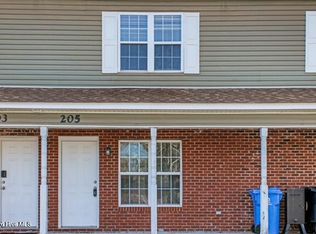 205 Palace Cir, Jacksonville, NC 28546