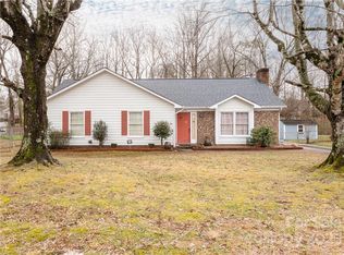 5836 Old Meadow Rd, Charlotte, NC 28227