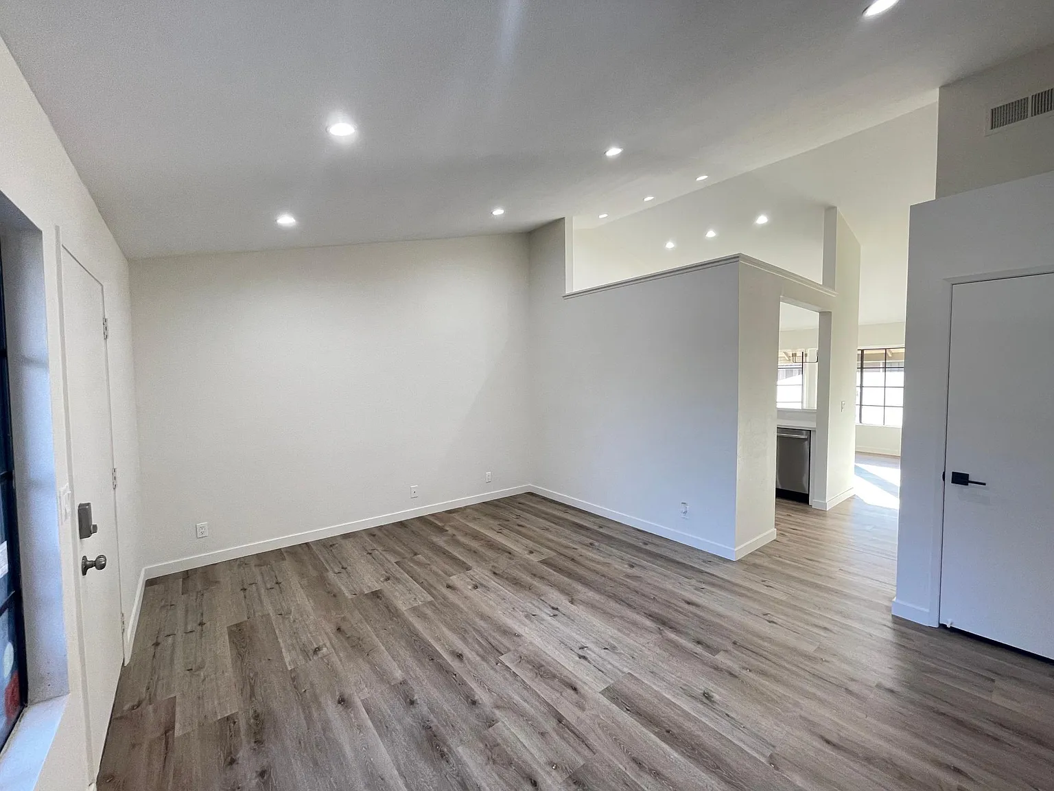 2 bed, 996 sqft, $2,800 — Photo 4