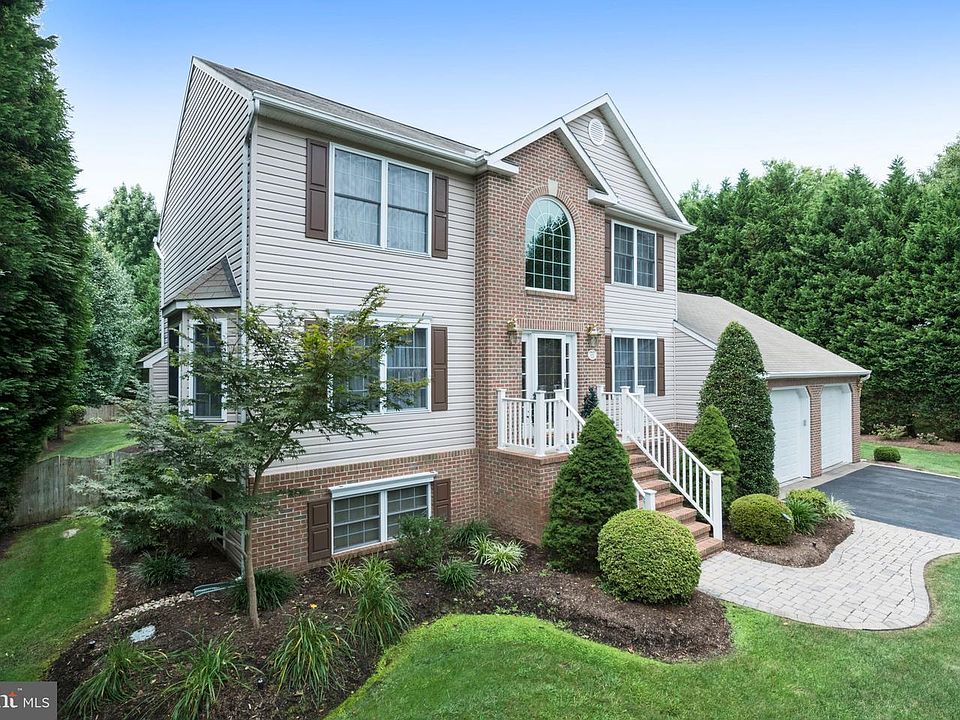 1st image of 609 Yorktown Manor Ct