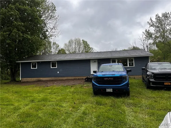 9653 Round Barn Rd, Holland Patent, NY 13354