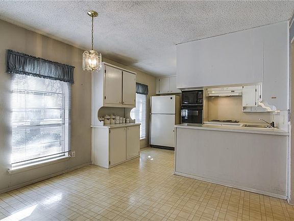 5th image of 5513 Valley View Dr W