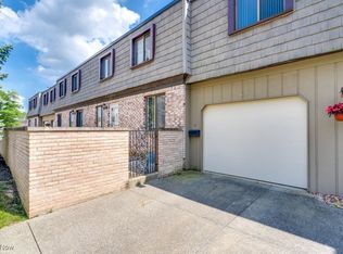 879 Tollis Pkwy, Broadview Heights, OH 44147