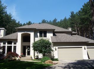 3585 Bluewater Pines Dr NE, Grand Rapids, MI 49525