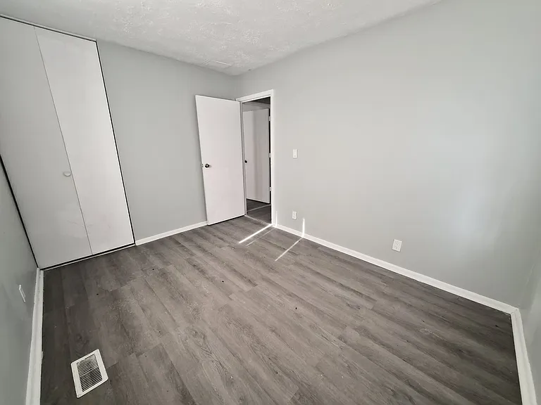 4102 Biscayne Rd — Photo 10