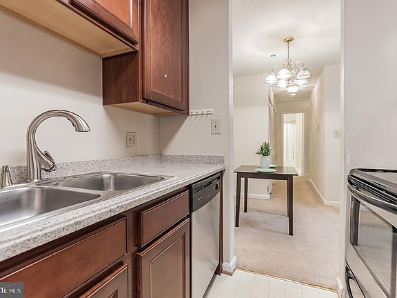 5th image of 93 Fern Oak Cir APT 100