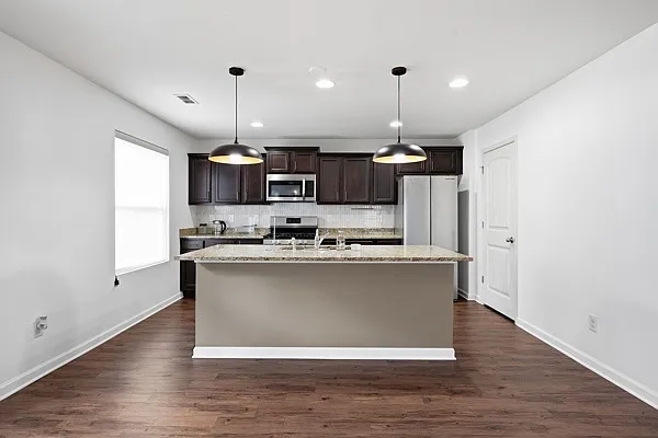 4599 Woodford Cir — Photo 5