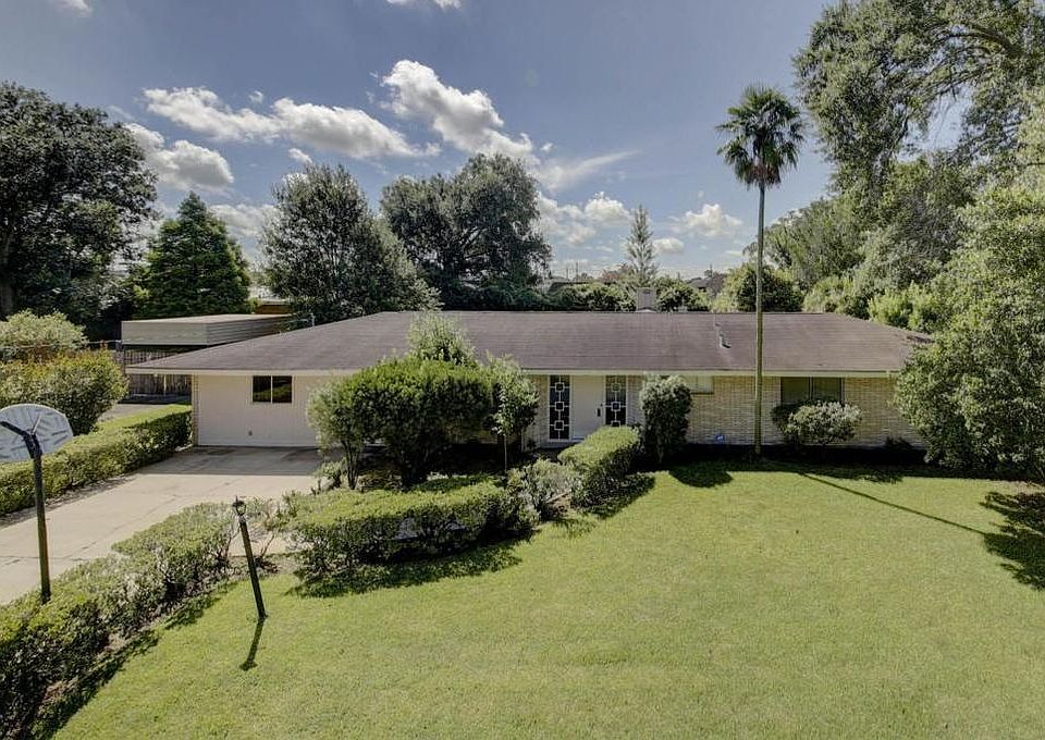 1st image of 208 Birch Dr