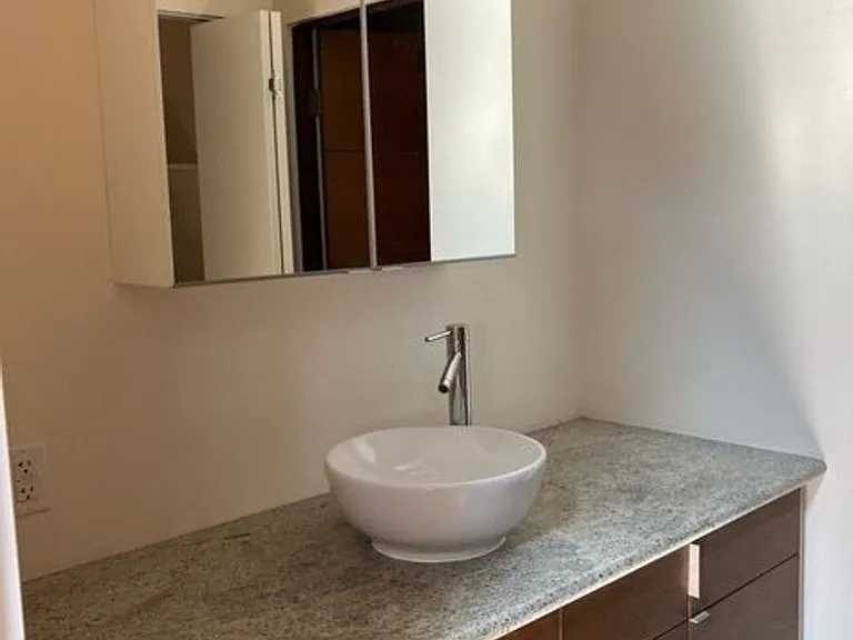 701 Shadow Ln — Photo 10