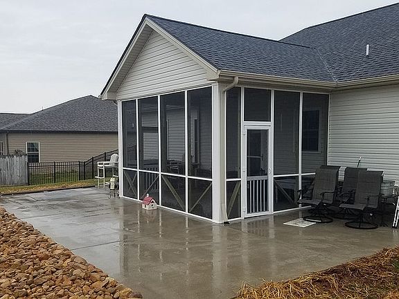 4th image of 225 Eden Dr