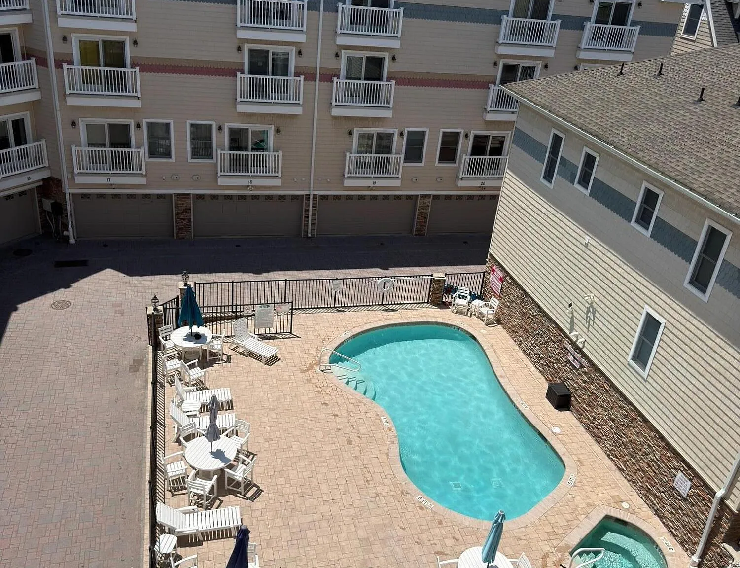 4 bed, 4.5 bath, $4,500 — Photo 2