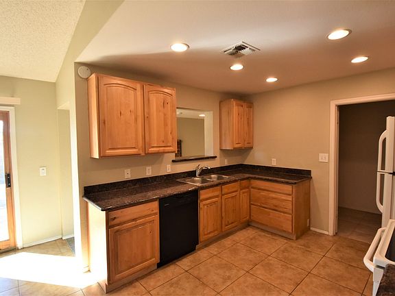 5th image of 638 N 93rd St