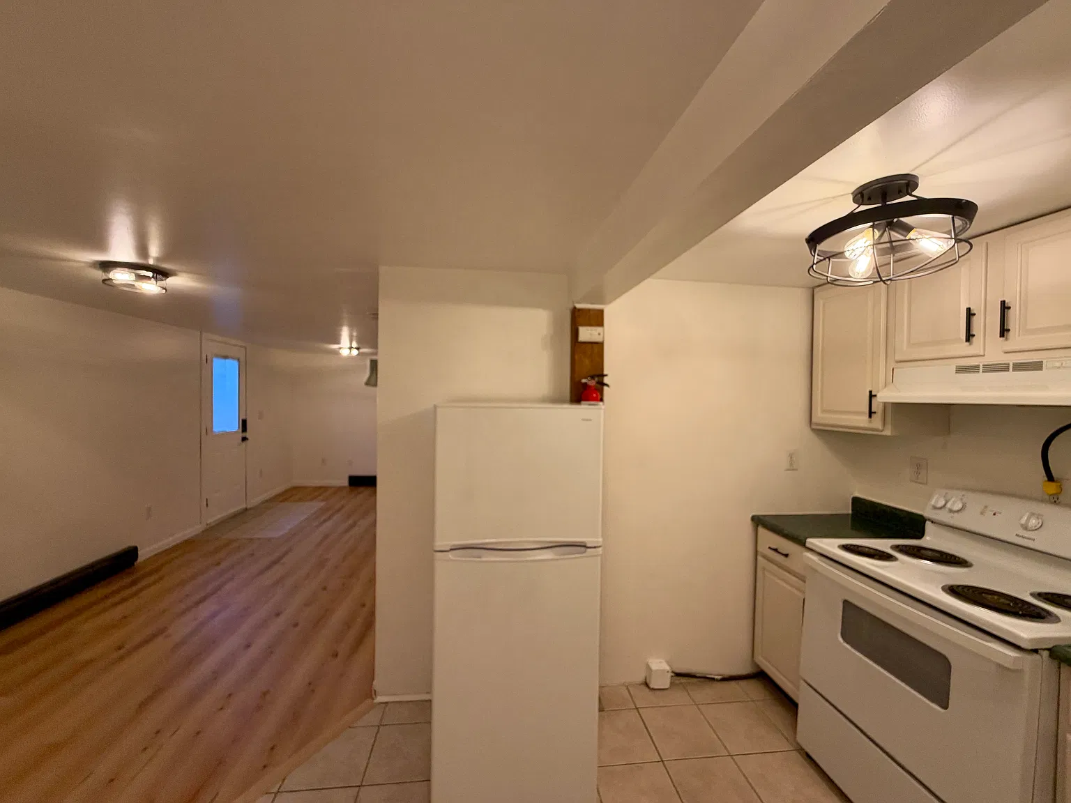 1 bed, 800 sqft, $1,150 — Photo 3