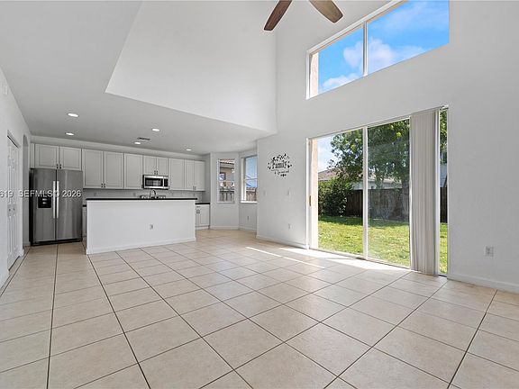 3rd image of 2022 SE 18th St