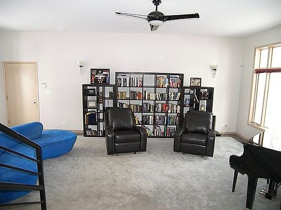 3rd image of 26671 N Oakdale Ln