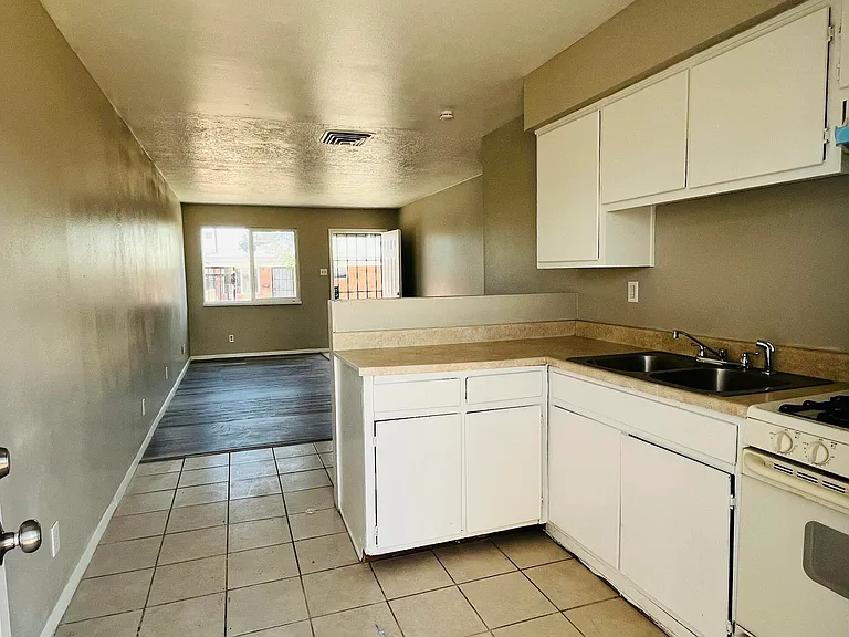 419 Dallas St SE #A — Photo 9