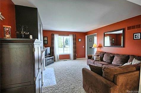 5th image of 43678 Lotus Dr